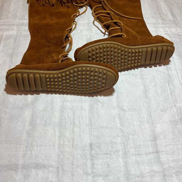 Minnetonka Suede Fringe Boot 8 NWOT - Picture 3 of 5